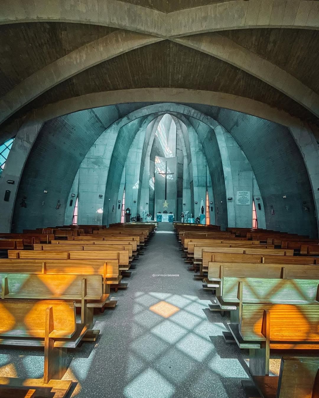 Architecture de l'église Épiphanie du Seigneur de Nianing